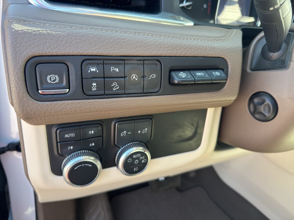 Used 2021 White Frost Tricoat GMC Denali image 22