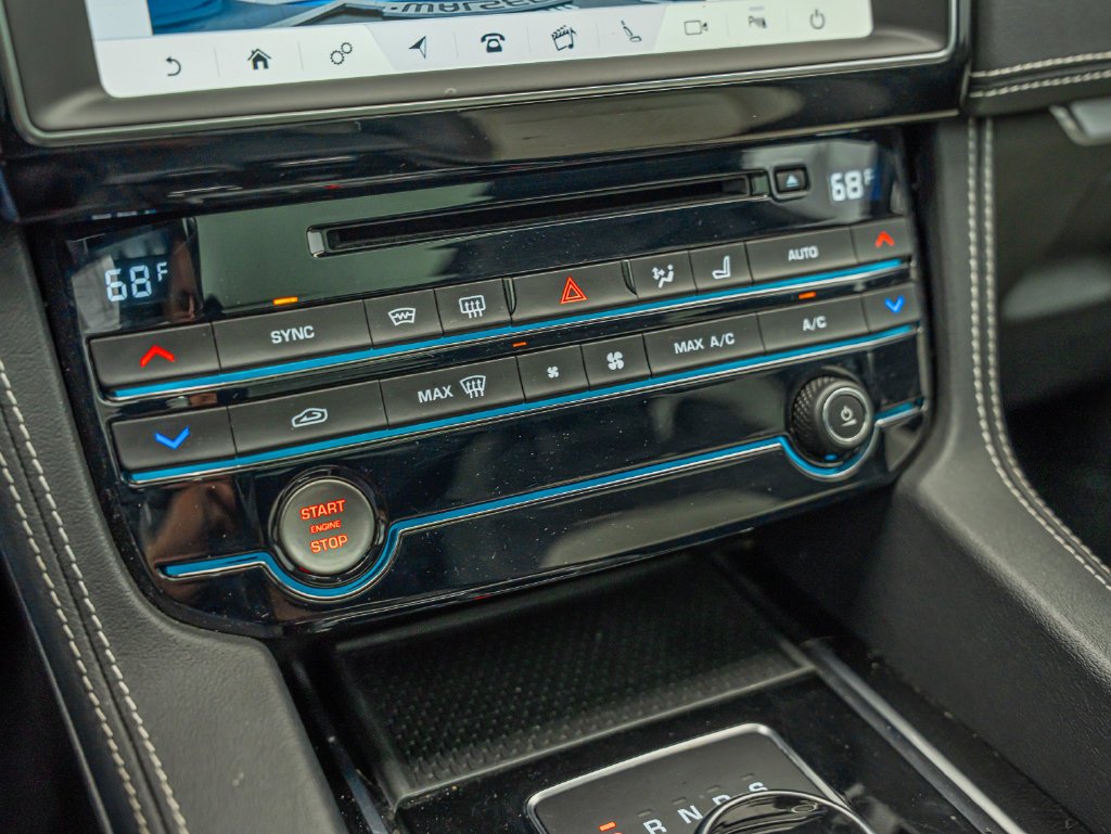 Used 2019 Caesium Blue Metallic Jaguar 30t R-Sport image 27