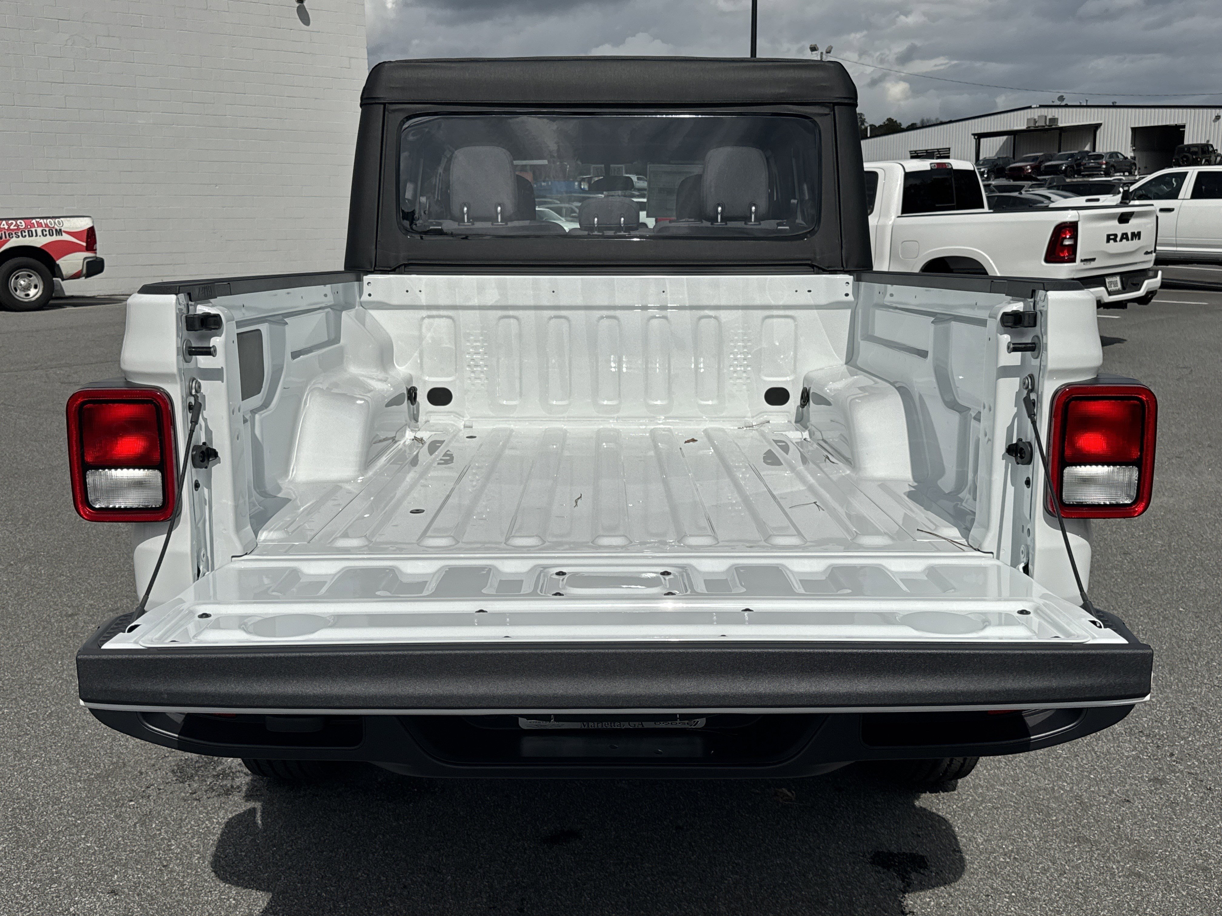 New 2026 Bright White Clear-Coat Exterior Paint Jeep Sport image 22
