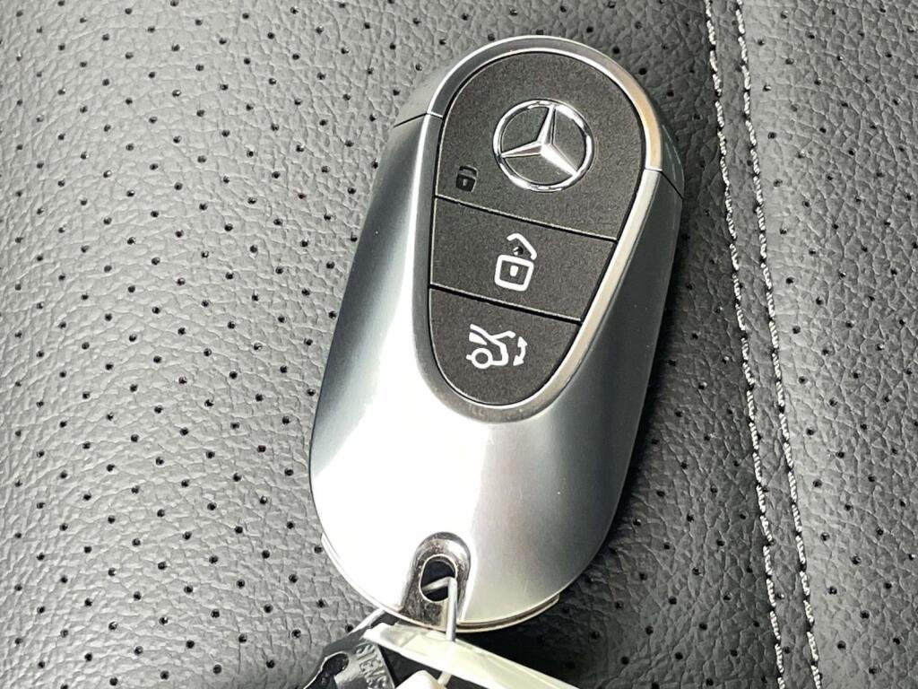 New 2026 MANUFAKTUR Alpine Grey Mercedes-Benz GLC 300 image 4