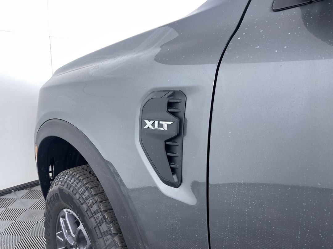 New 2025 Carbonized Gray Metallic Ford XLT image 27