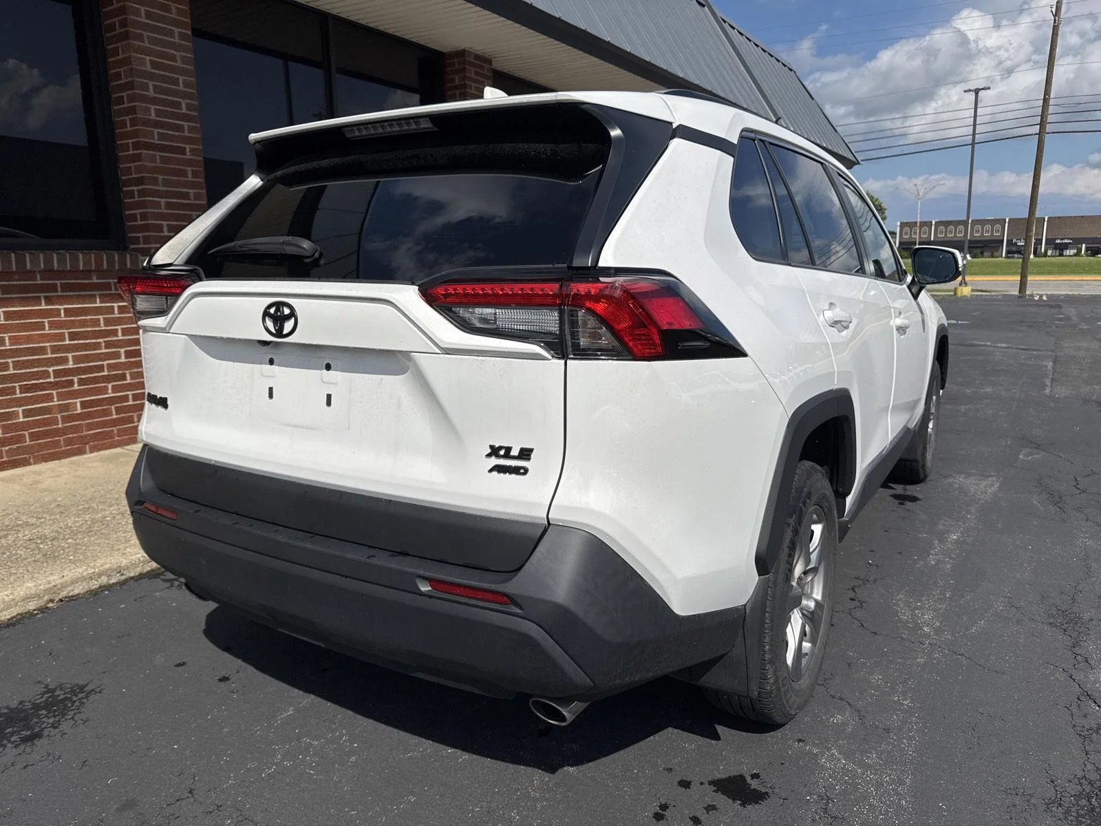 Used 2024 Ice Cap Toyota XLE image 6