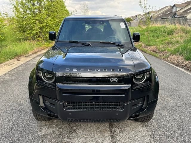 New 2026 Santorini Black Land Rover X-Dynamic SE image 3