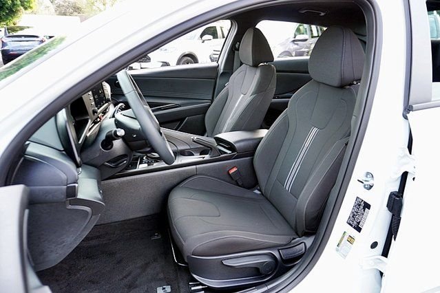 Used 2026 White Hyundai SEL Sport image 13
