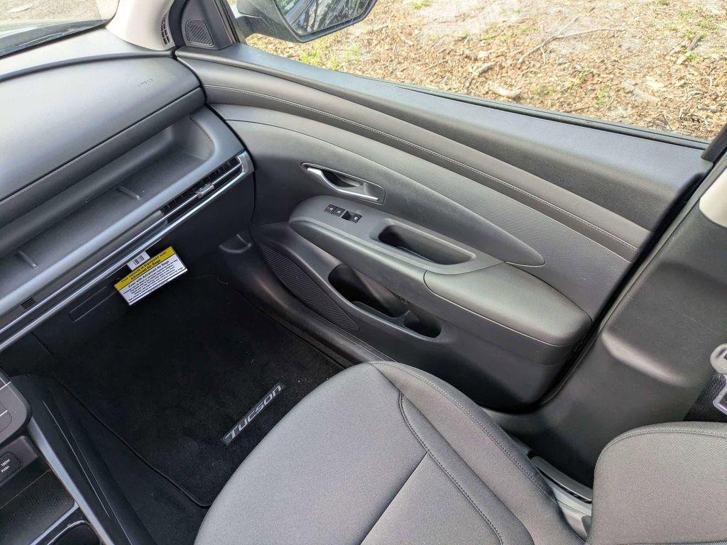 New 2026 Black Hyundai SE FWD image 17