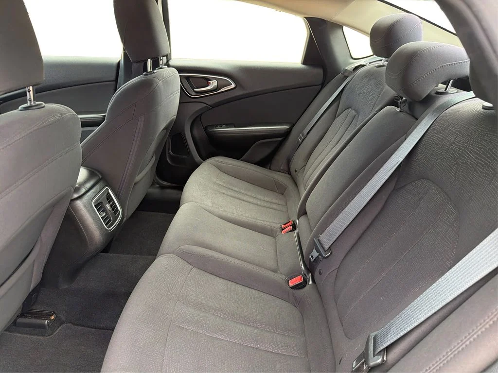 Used 2015 Velvet Red Pearlcoat Chrysler Limited image 11