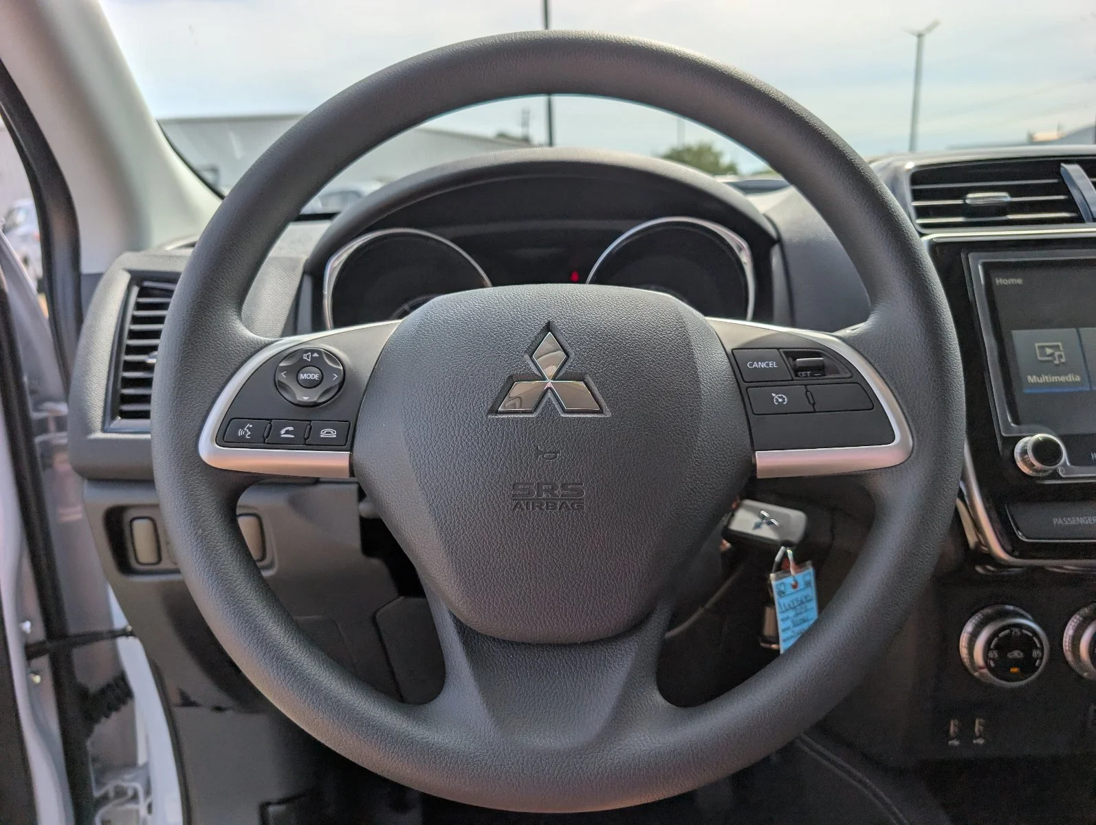 New 2027 White Mitsubishi 2.0 ES image 24