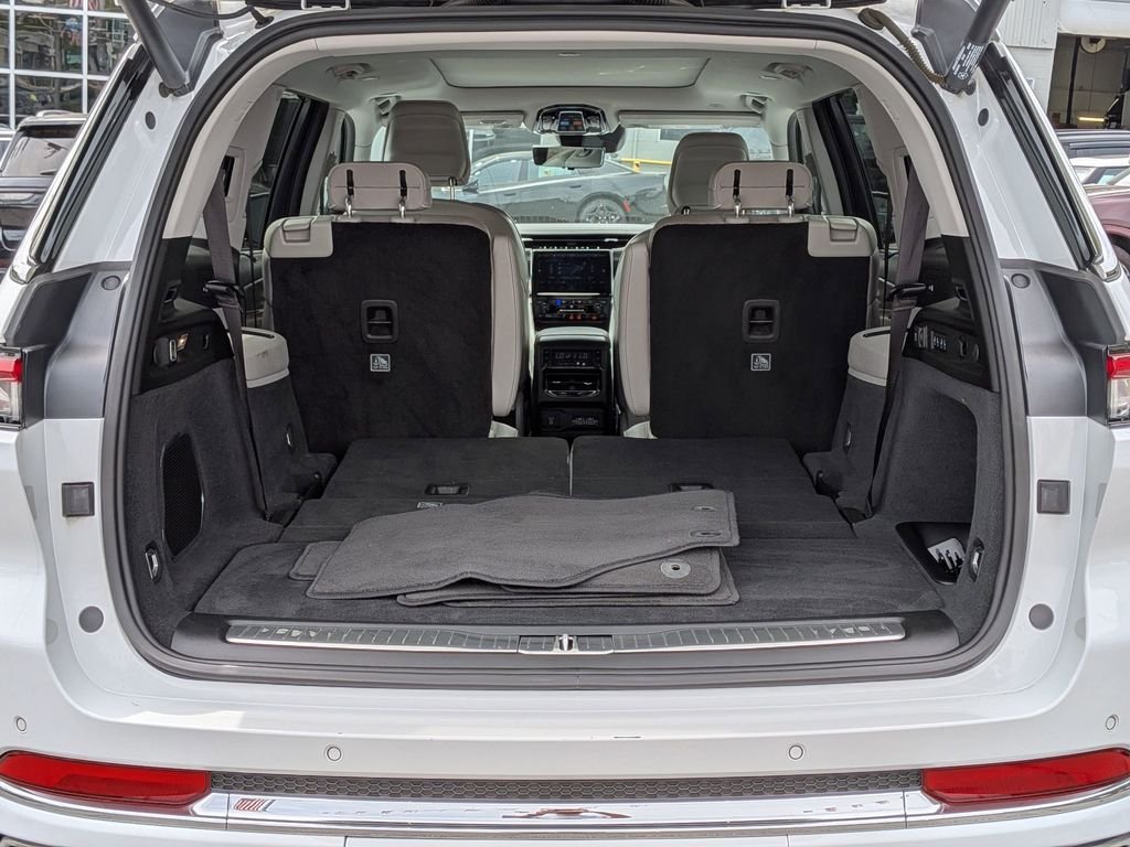 Used 2023 White Jeep Overland image 8