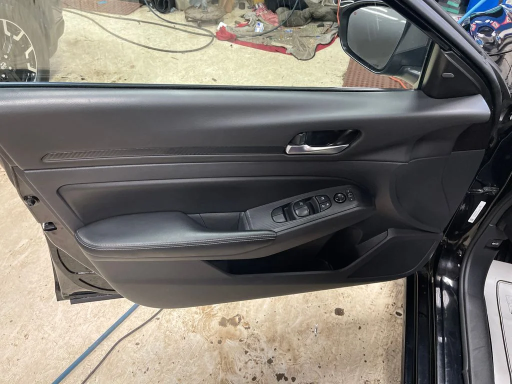 Used 2025 Black Nissan 2.5 SV image 18