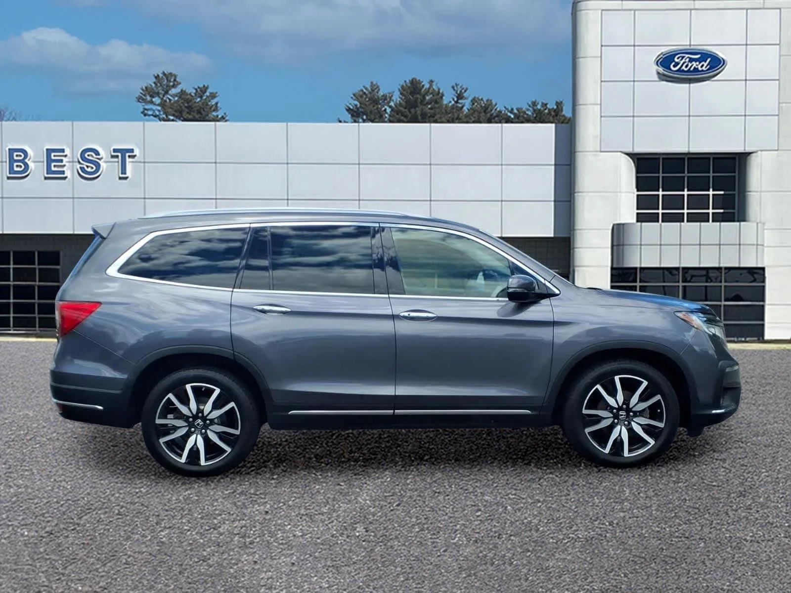 Used 2022 Modern Steel Metallic Honda Touring 8-Passenger image 8