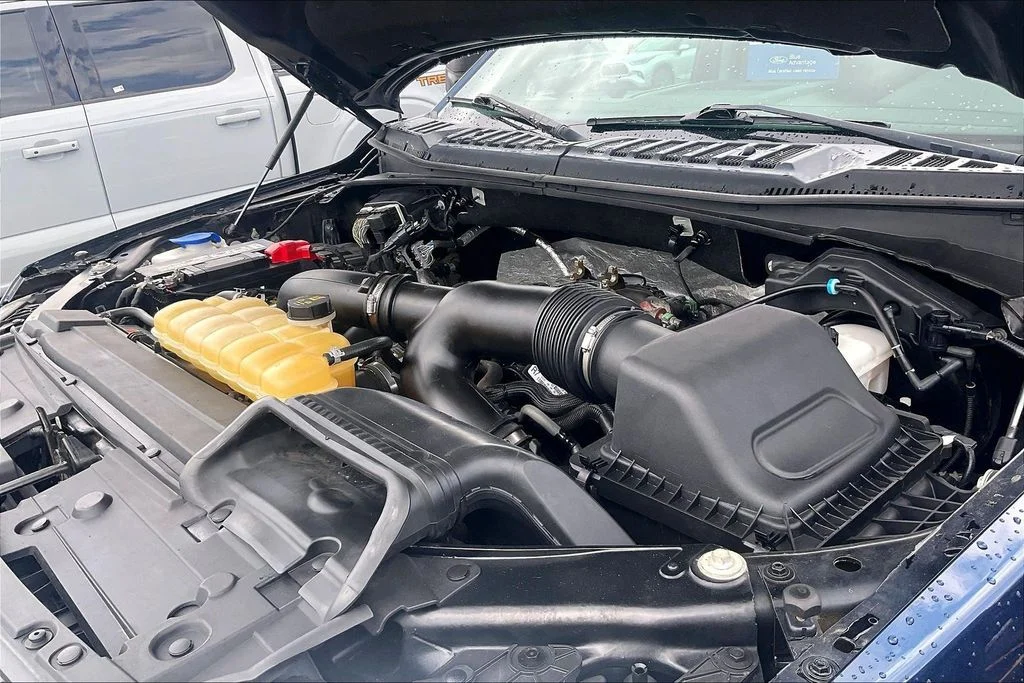 Used 2018 Blue Ford XLT image 32