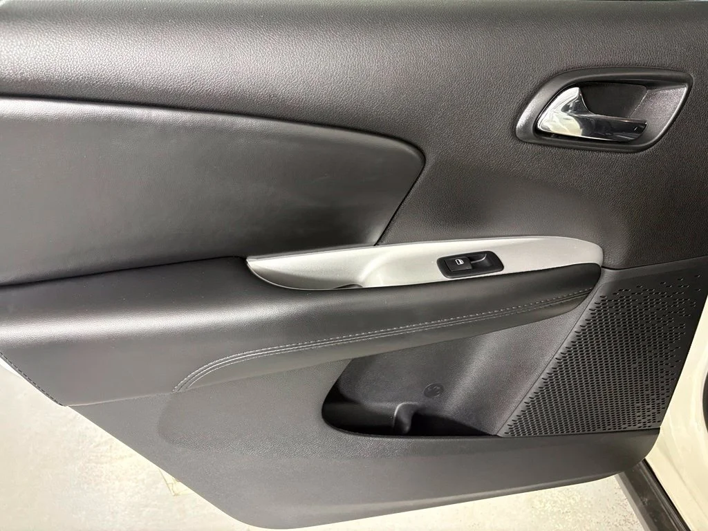 Used 2020 White Dodge SE image 32