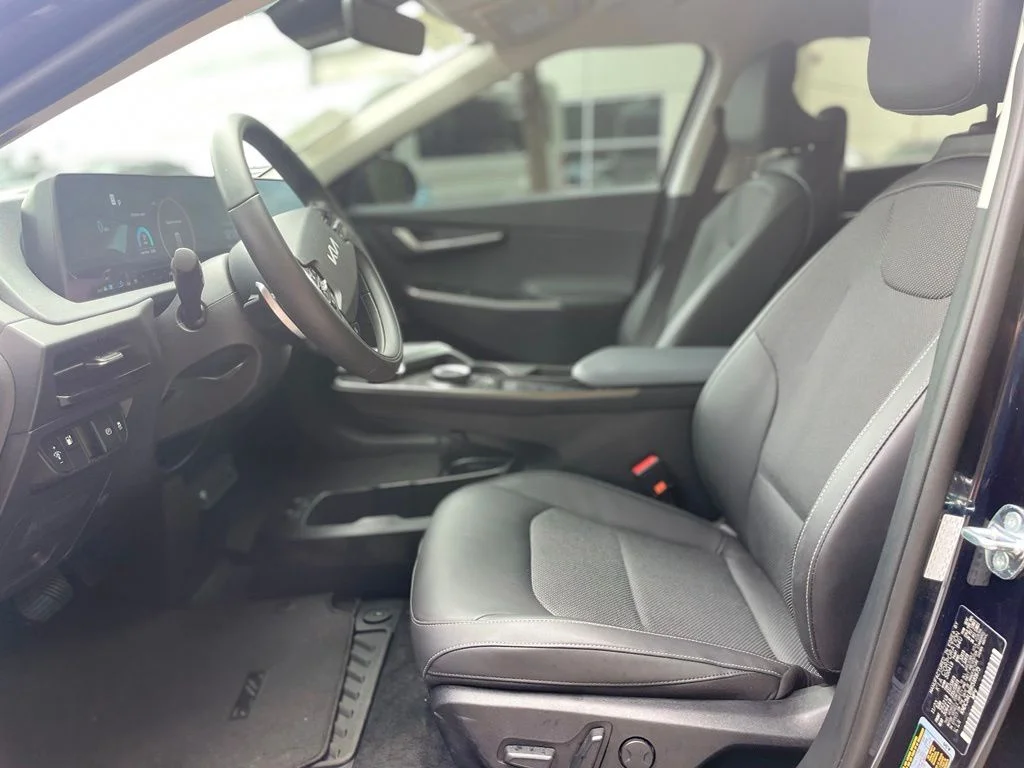 Used 2024 Gravity Blue Kia Light image 17
