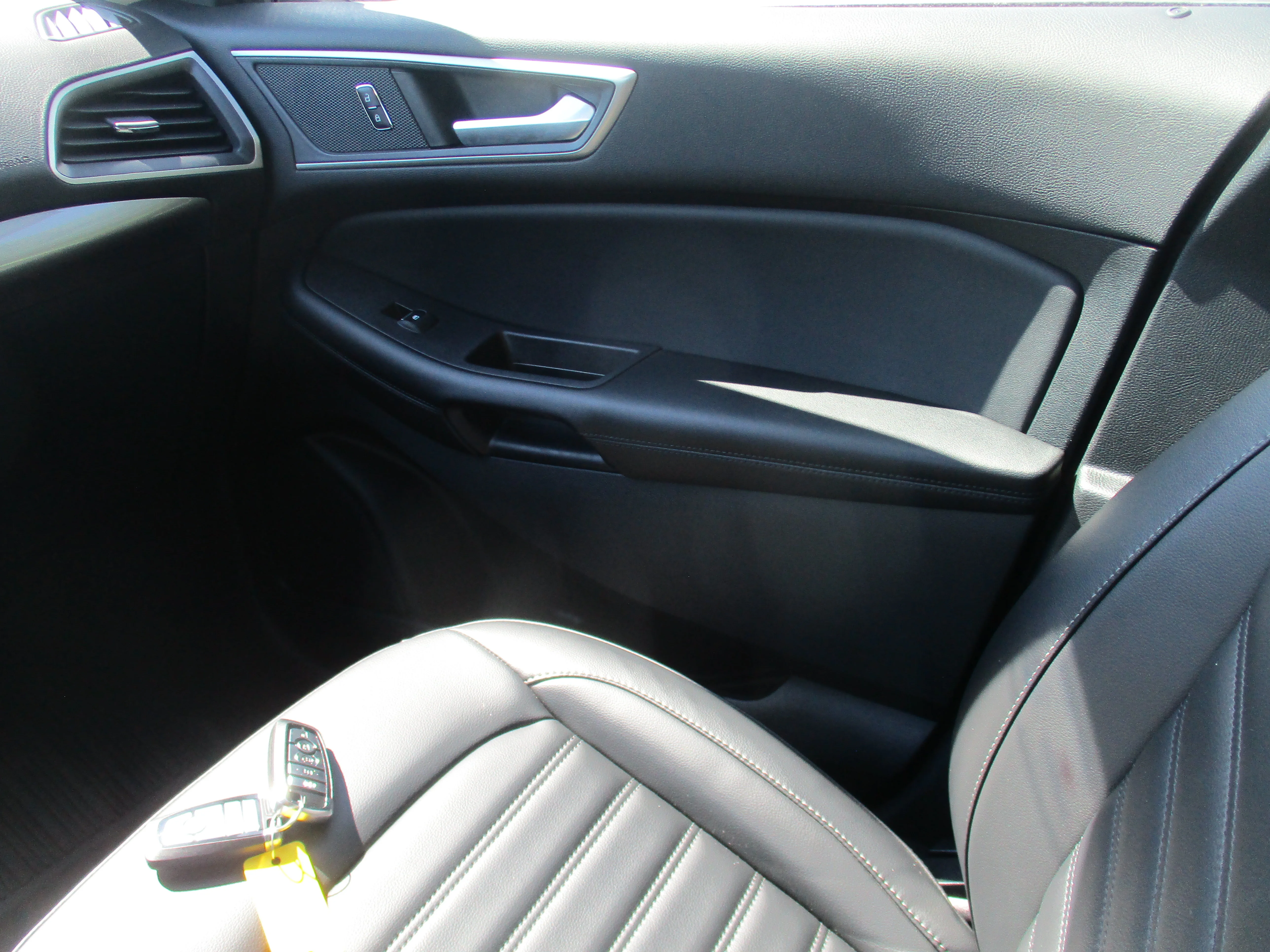 Used 2023 Star White Metallic Tri-Coat Ford SEL image 25