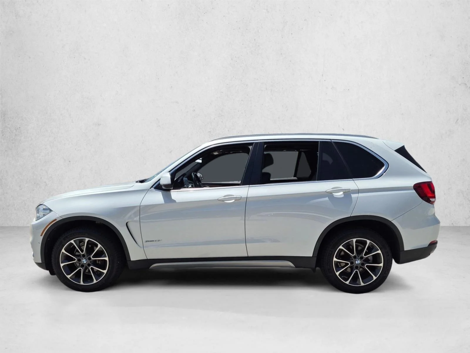 Used 2018 Mineral White Metallic BMW sDrive35i image 9