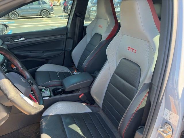 Used 2024 Graphite Gray/Black Roof Volkswagen SE image 11