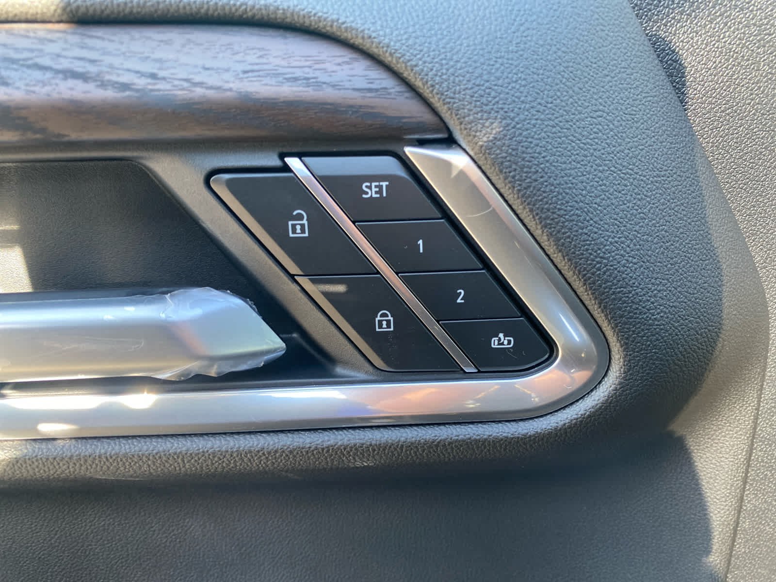 2026 GMC Sierra 1500 SLT - Photo 7