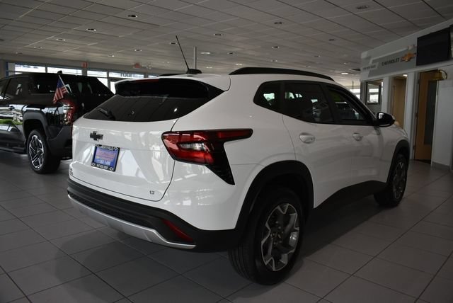 New 2026 Summit White Chevrolet LT image 10