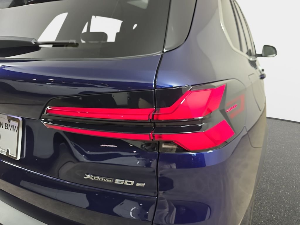 New 2026 Tanzanite Blue II Metallic BMW xDrive50e image 35