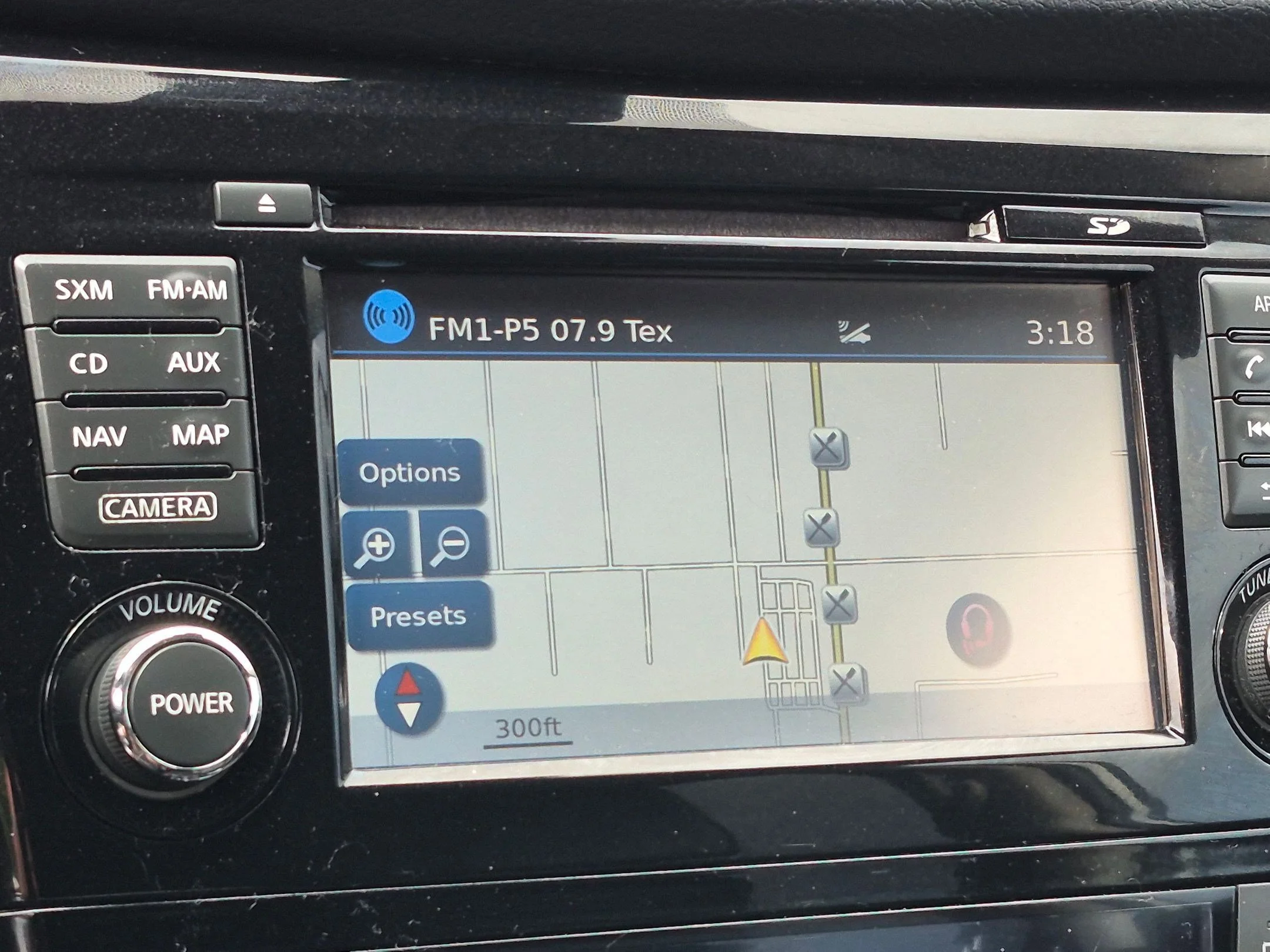 Used 2017 Brilliant Silver Nissan SL image 19