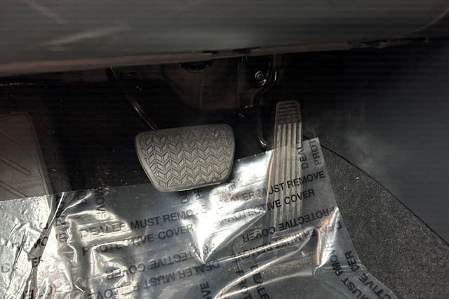 Used 2024  Toyota XLE Premium image 39