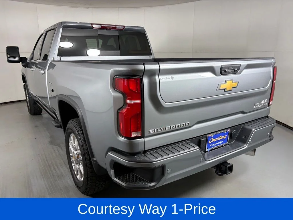 Used 2025 Gray Chevrolet High Country image 8
