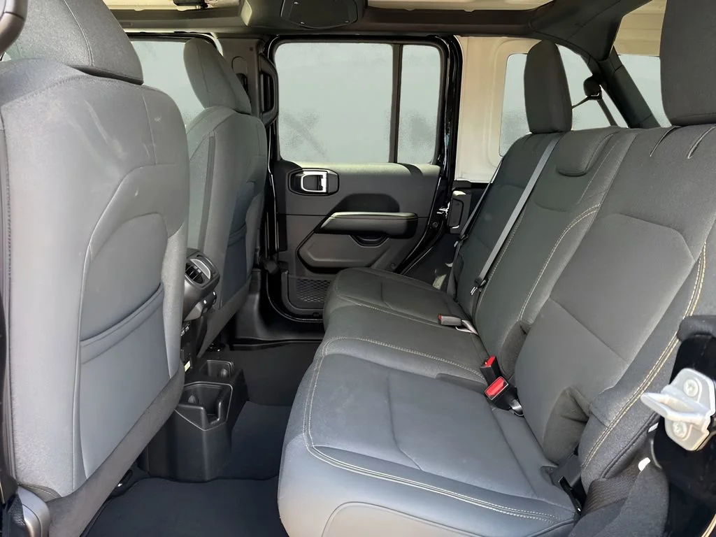 Used 2025 Black Jeep Sahara image 29