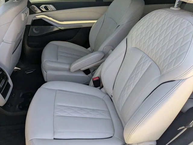 Used 2021 White BMW M50i image 12