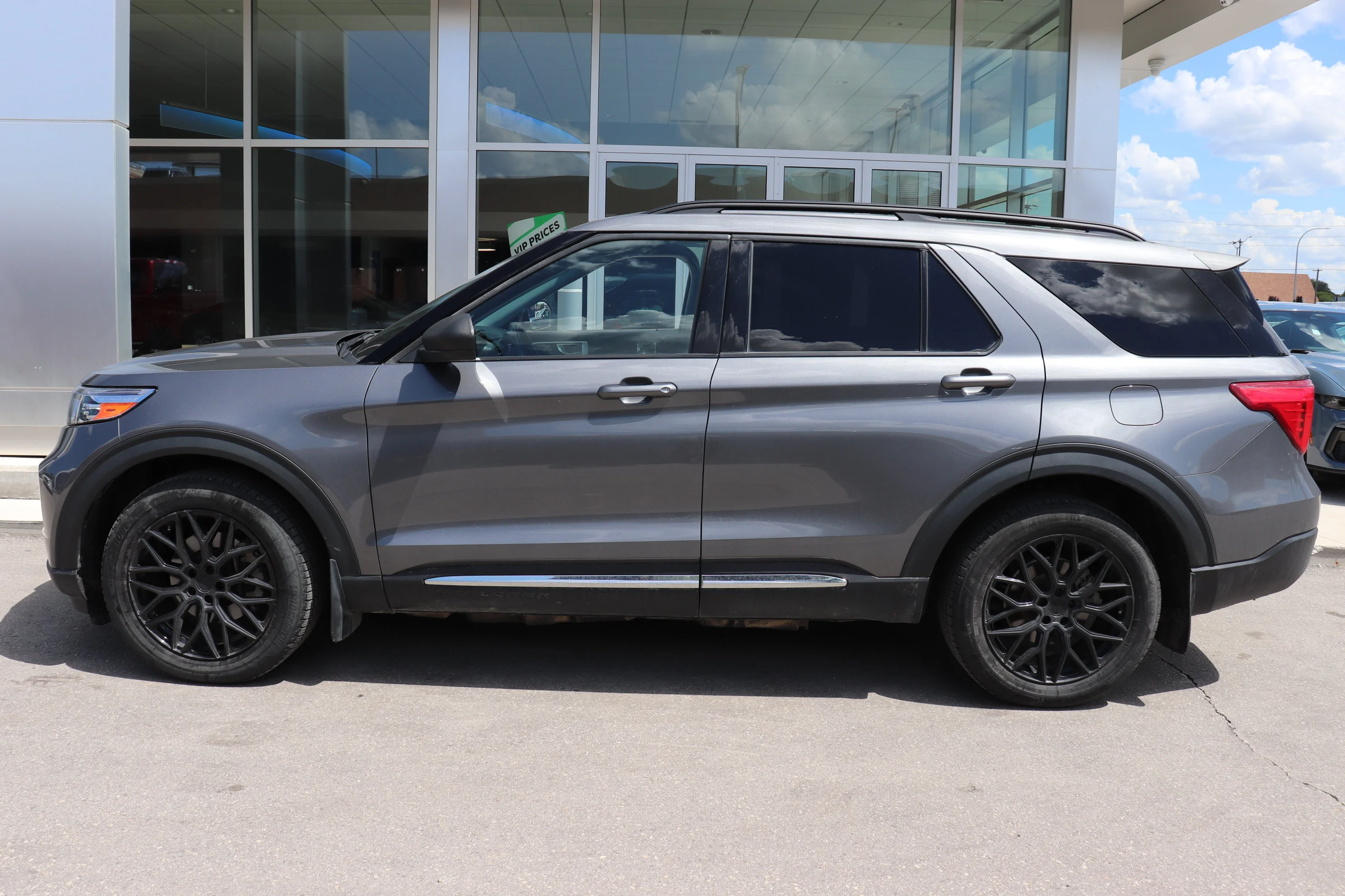 Used 2021 Gray Ford XLT 4WD image 3