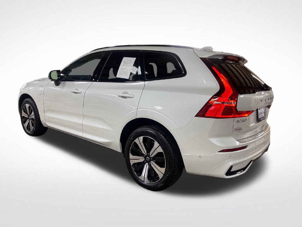 Used 2025 Crystal White Volvo T8 Plus image 4