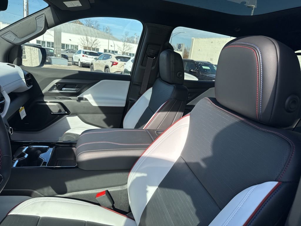 2025 Chevrolet Silverado EV RST - Photo 10