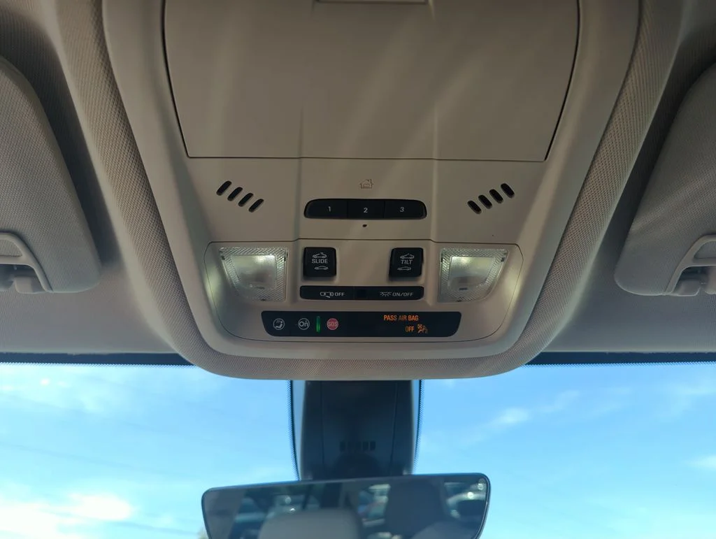 Used 2021 White GMC Denali image 27