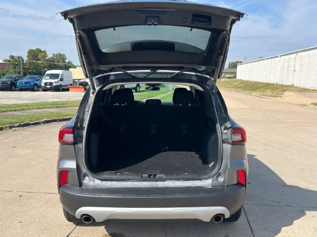 Used 2023 Gray Ford Active image 6