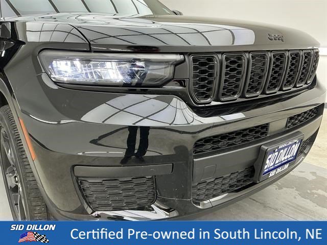 Used 2023 Diamond Black Crystal Pearlcoat Jeep Altitude image 26