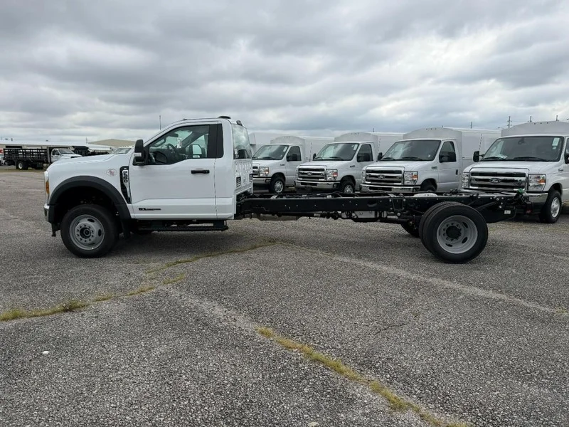 New 2026 Oxford White Ford XL 4WD Reg Cab 145" WB 60" CA image 2