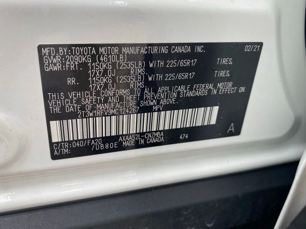 Used 2021 White Toyota XLE image 20