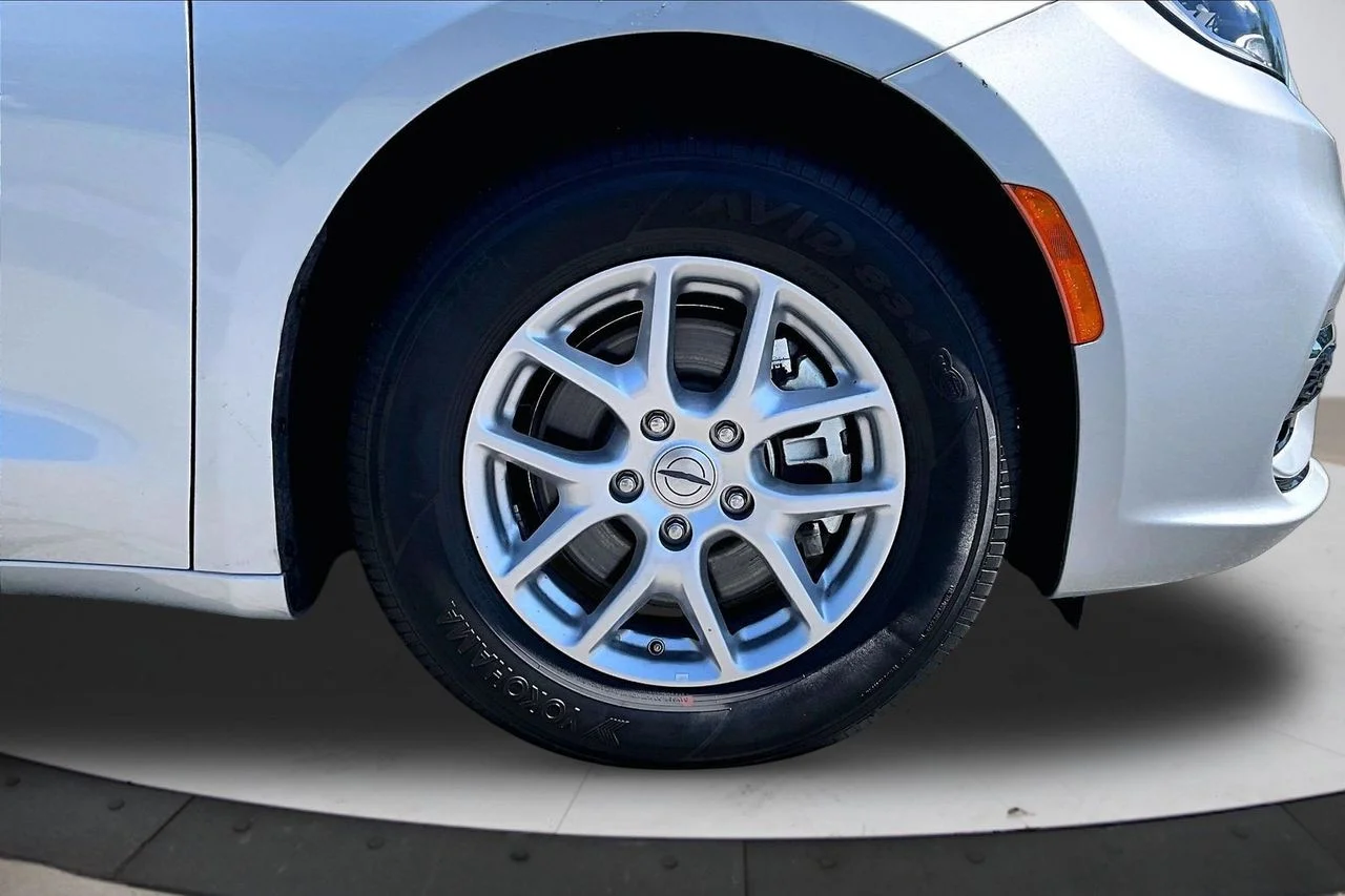 Used 2024 Silver Chrysler Touring L image 33