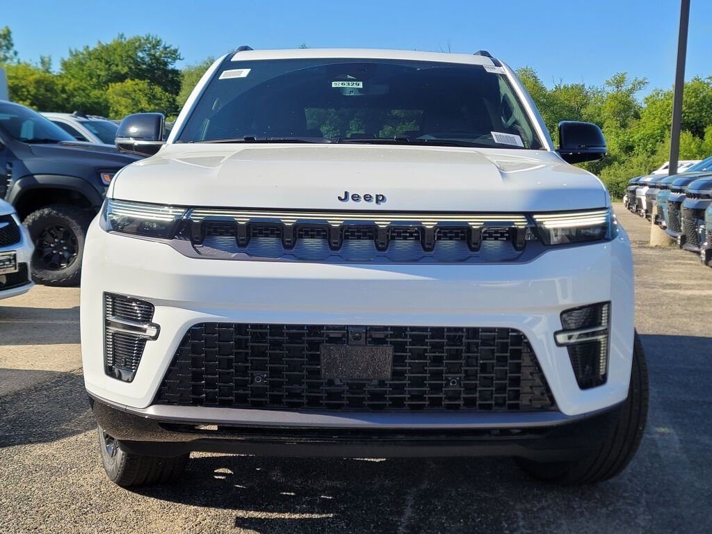 New 2026 Bright White Clear-Coat Exterior Paint Jeep Limited Reserve image 4