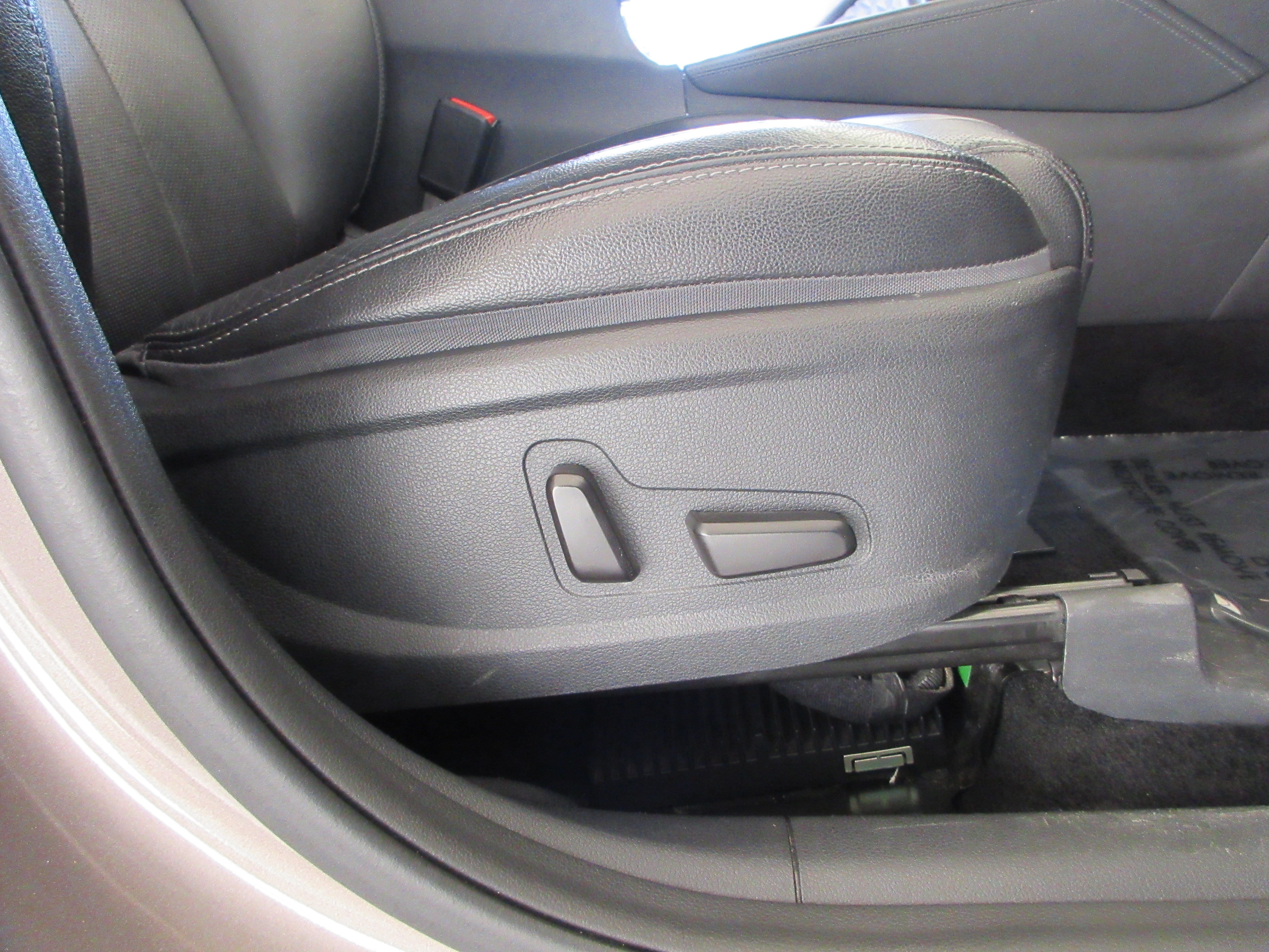 Used 2019 Earthy Bronze Hyundai Limited image 29