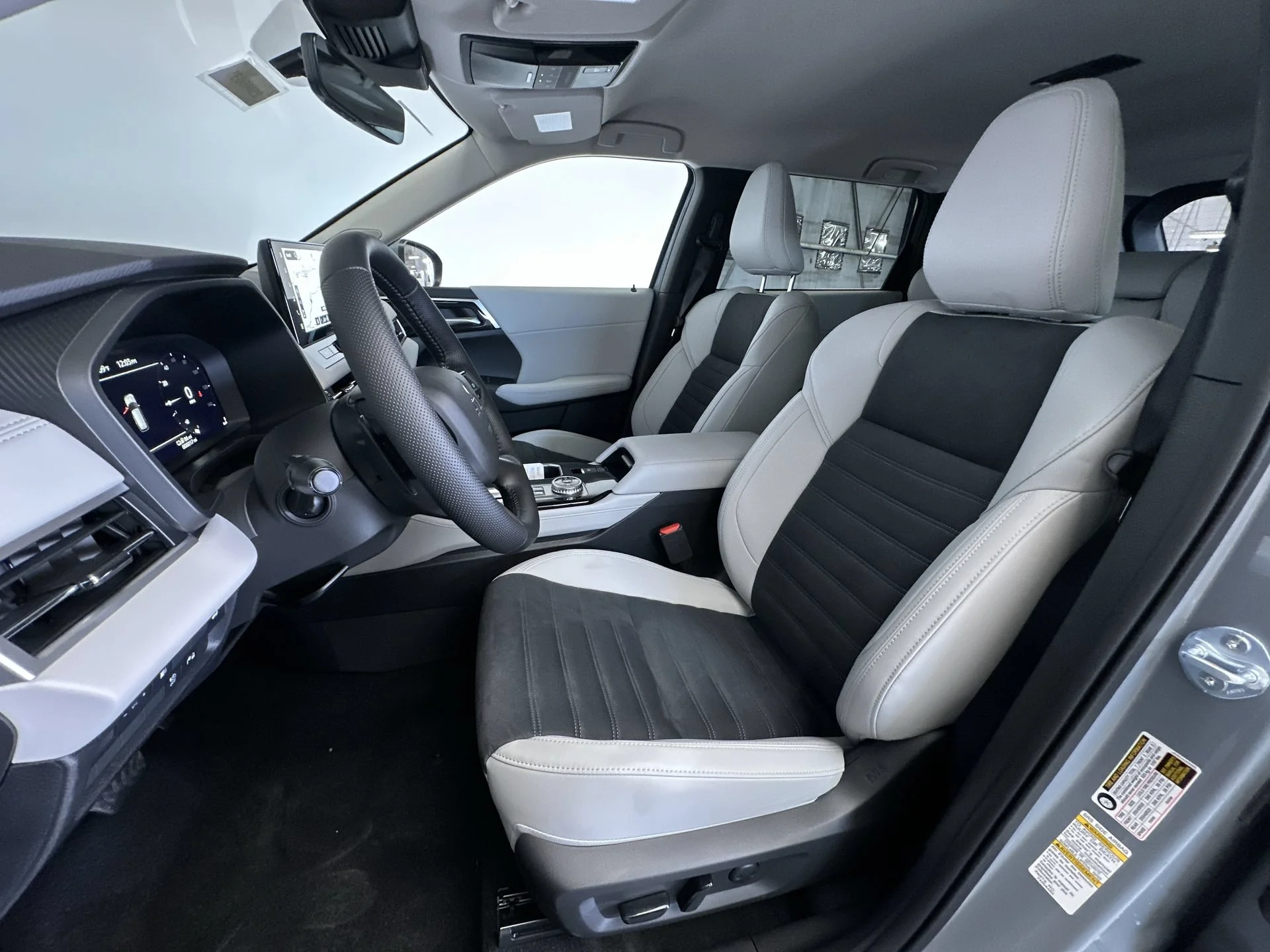 New 2026 Moonstone Gray Metallic Mitsubishi SE image 12
