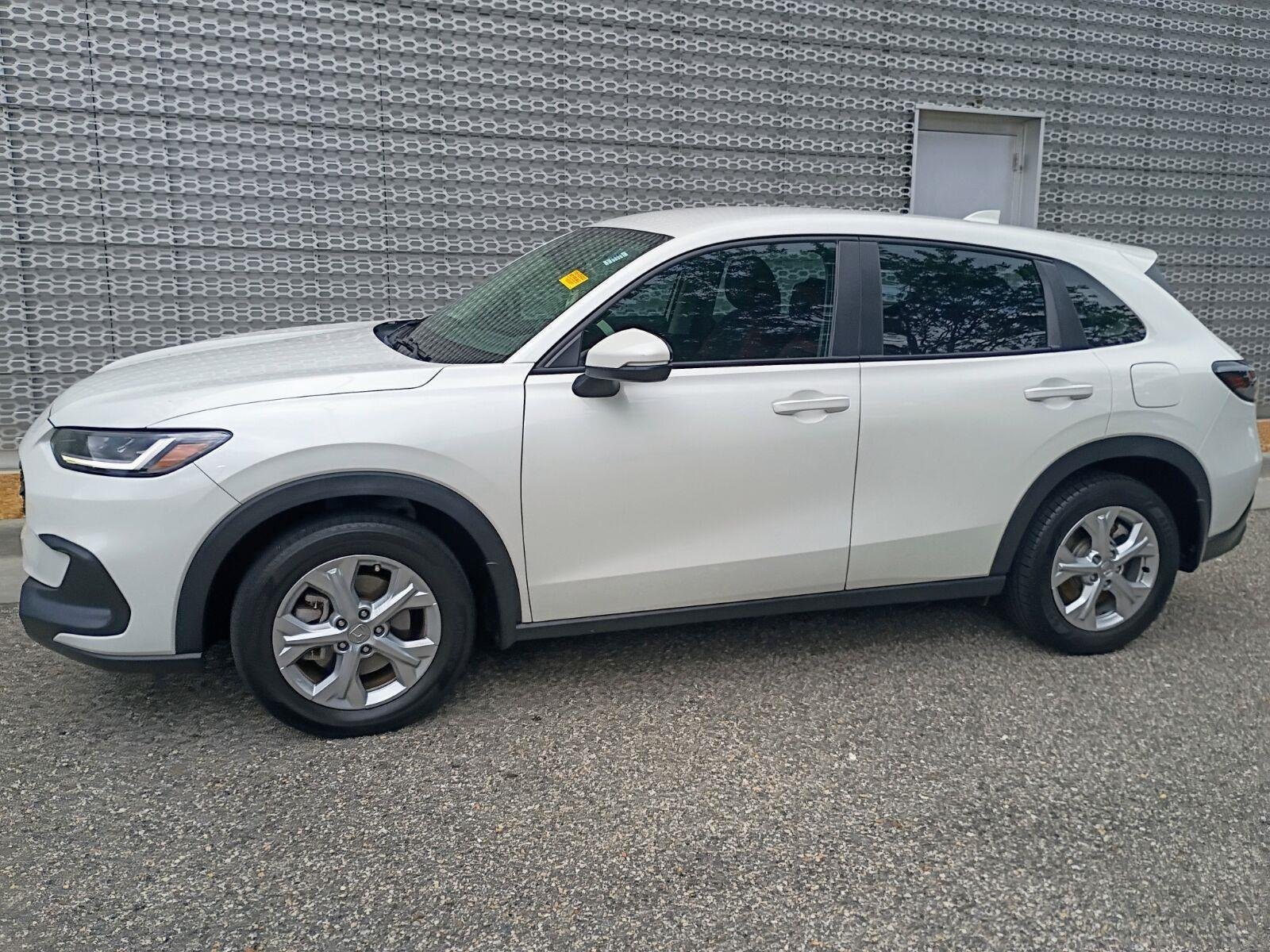 Used 2023 Platinum White Pearl Honda LX image 4