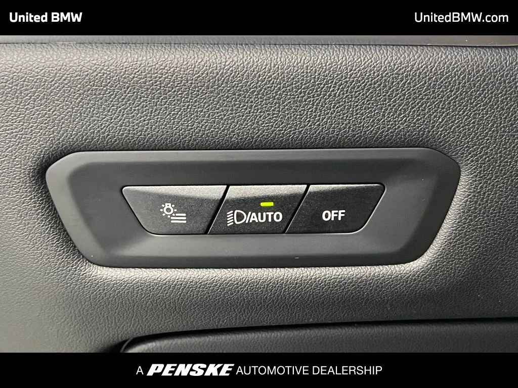 Used 2025 White Metallic BMW xDrive40i image 20