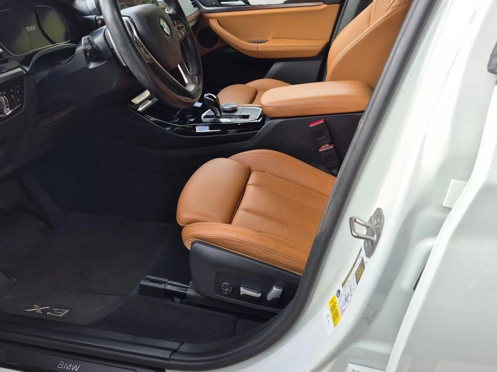 Used 2022 Alpine White BMW sDrive30i image 11