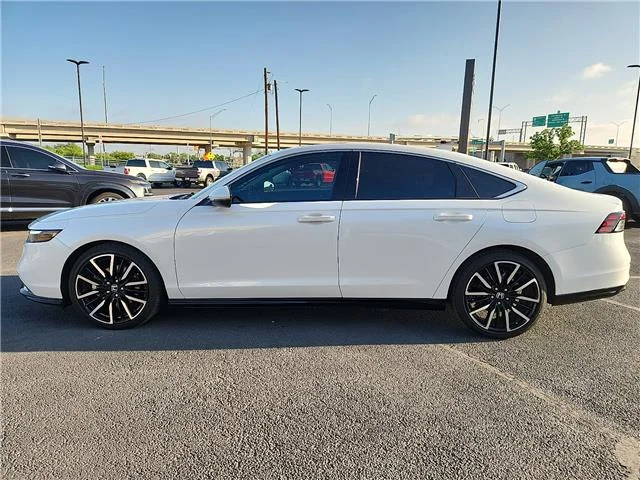 Used 2025 White Honda Touring image 2
