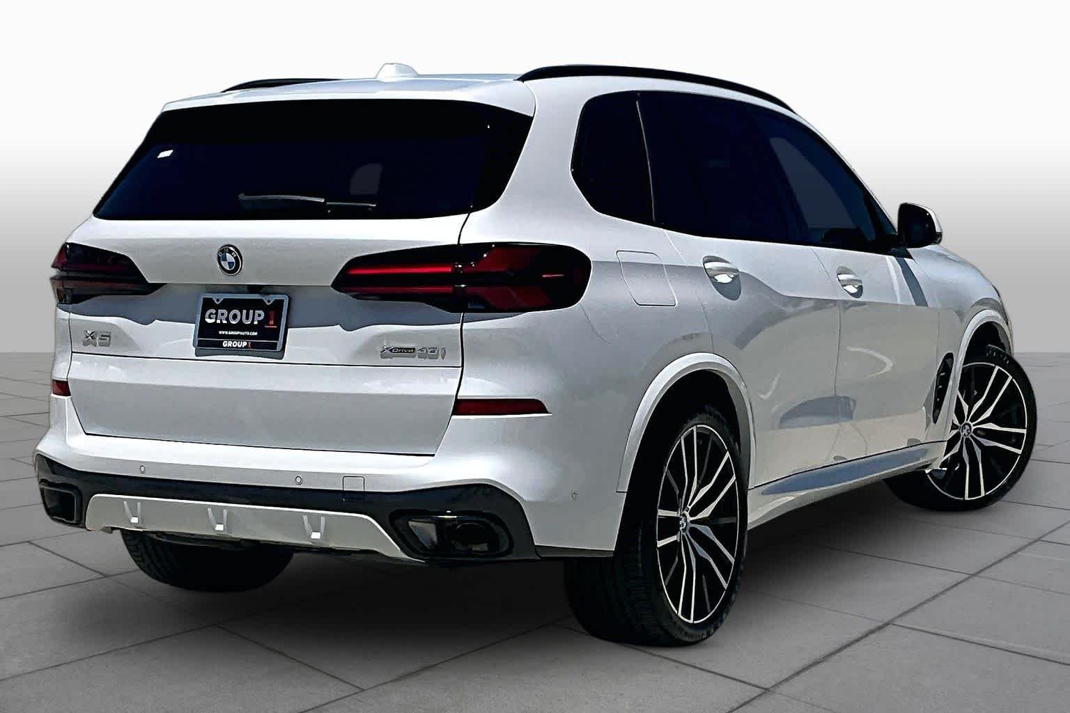 Used 2024 Mineral White Metallic BMW xDrive40i image 12