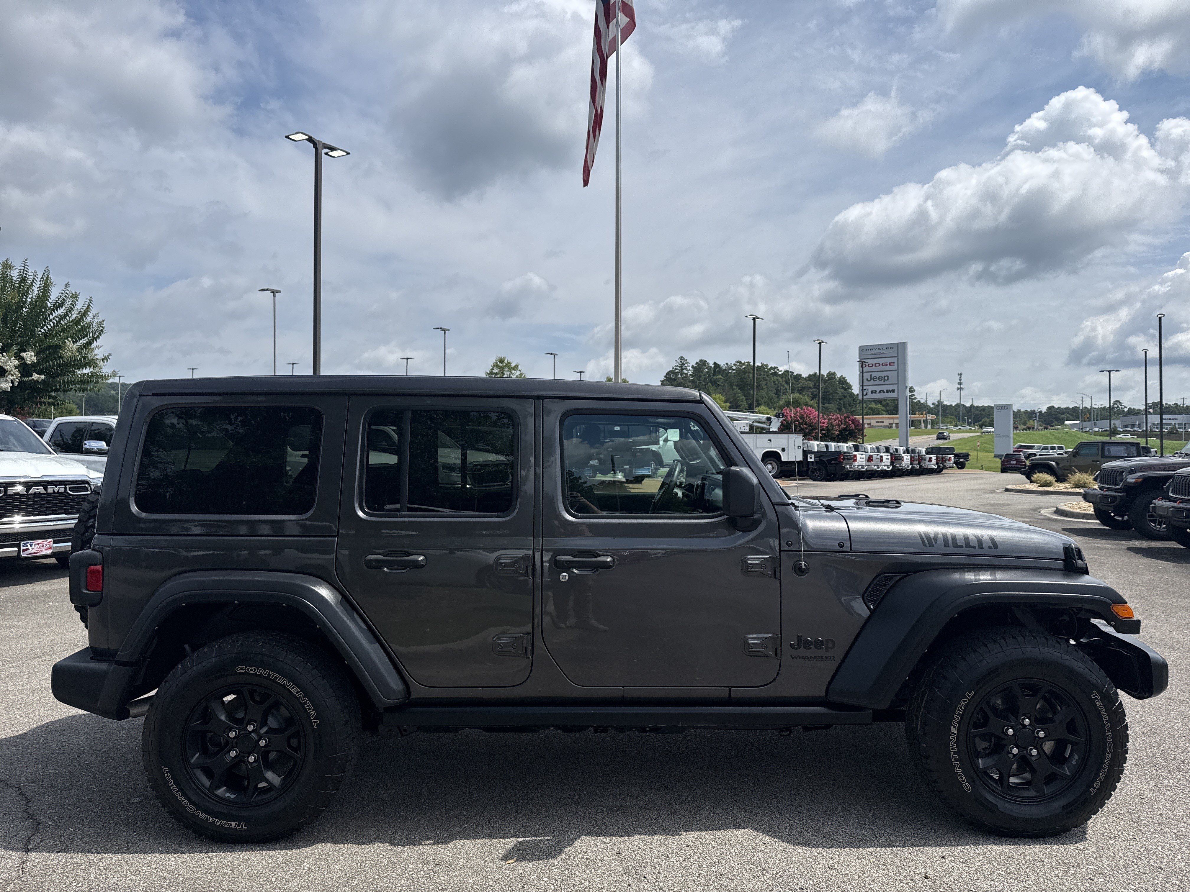 Used 2022 Granite Crystal Metallic Clearcoat Jeep Unlimited Willys image 8