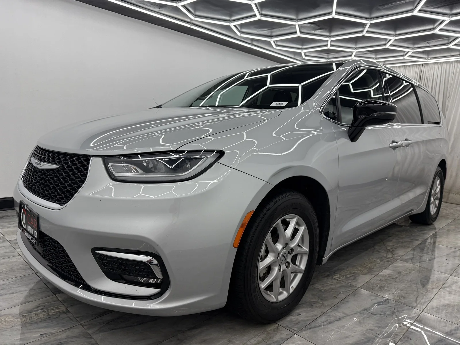 Used 2024 SILVER Chrysler Touring L image 3