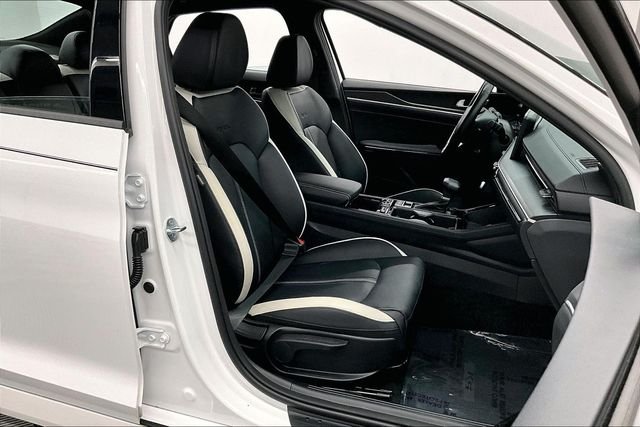 Used 2025 Snow White Pearl Kia GT-Line image 8