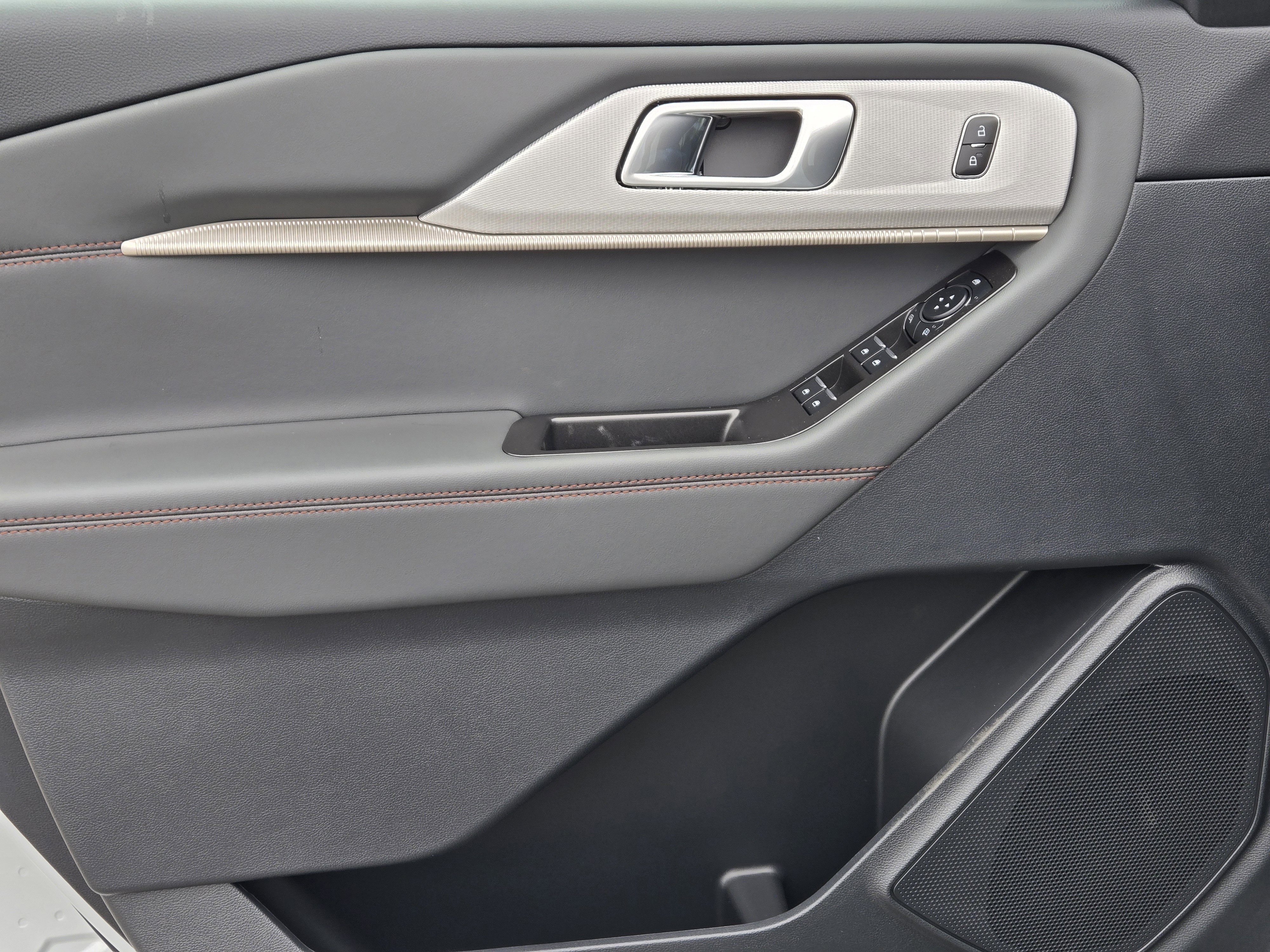 New 2026 Space White Metallic FORD Active image 14