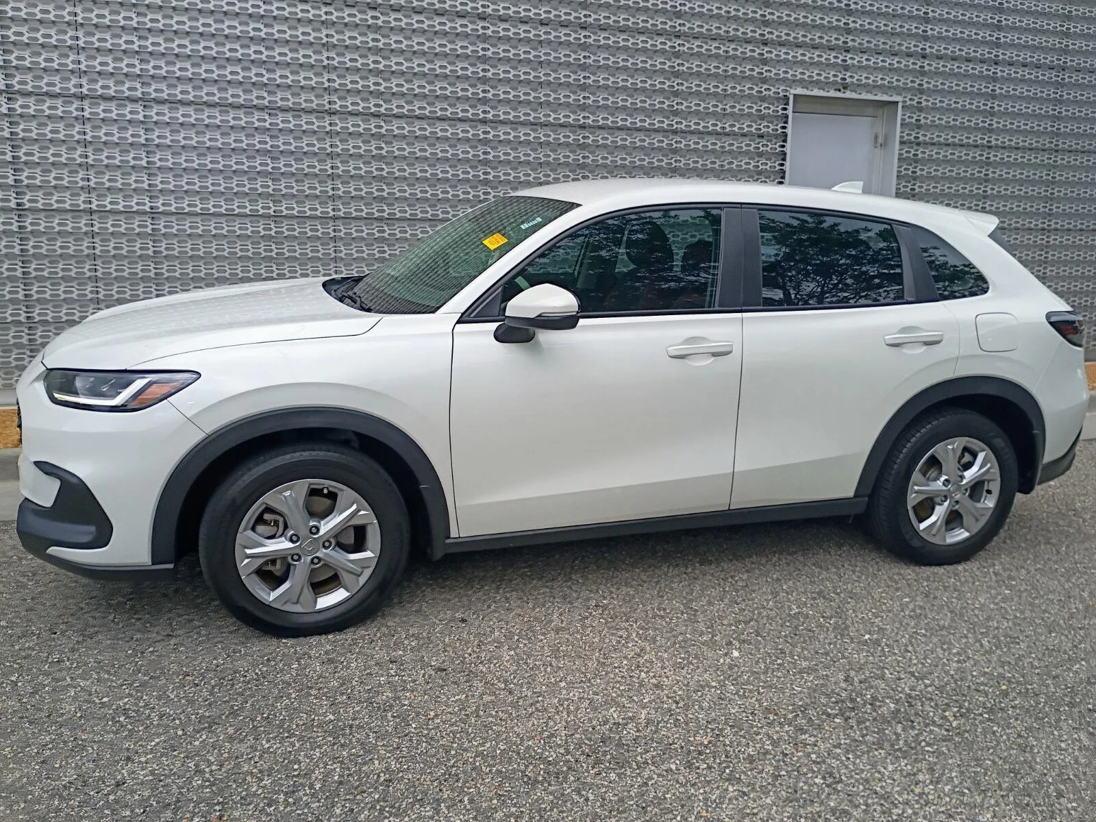 Used 2023 Platinum White Pearl Honda LX image 4